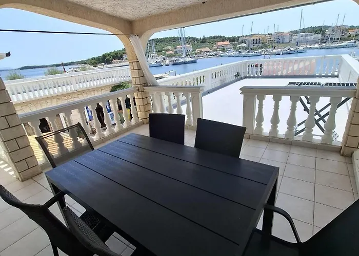 Apartment By The Sea Jezera, Murter - 5123